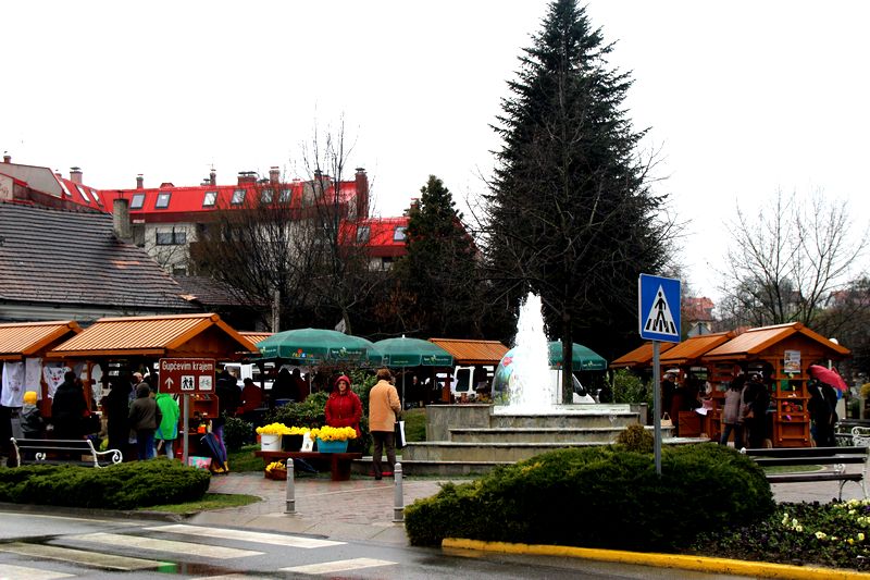 37.Vuzem na Mjesnom trgu